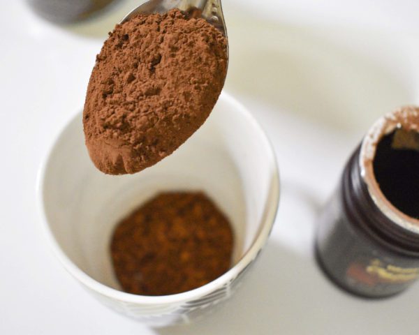 Now add the cocoa powder in the cup. This is also the same as coffee, put in the amount based on how strong you want the flavors. I would suggest adding 1 tsp the first time so that you have an idea of how it tastes. Next time when you make this coffee mocha recipe you can add according to your taste. 